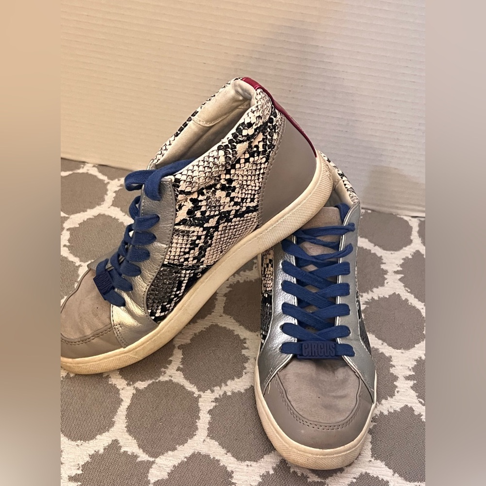 Circus by Sam Edelman Blue and Silver Snake Print Sneakers 6 metallic skin